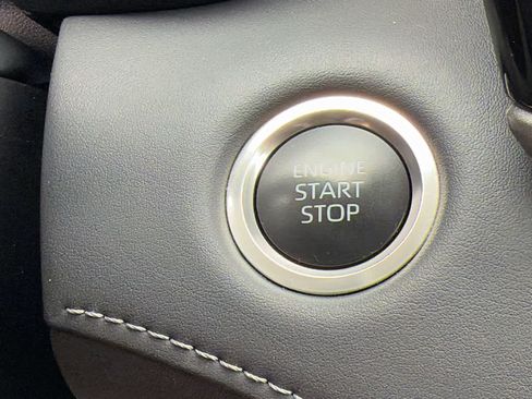 Used 2025 Toyota Highlander LE FWD image 17