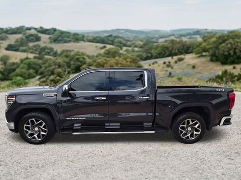 Used 2022 GMC Sierra 1500 SLT w/ SLT Convenience Package AWD/4WD image 5