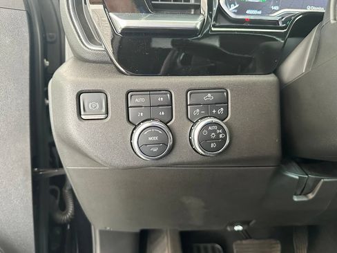 Used 2022 GMC Sierra 1500 Elevation w/ X31 Off-Road Package AWD/4WD image 19