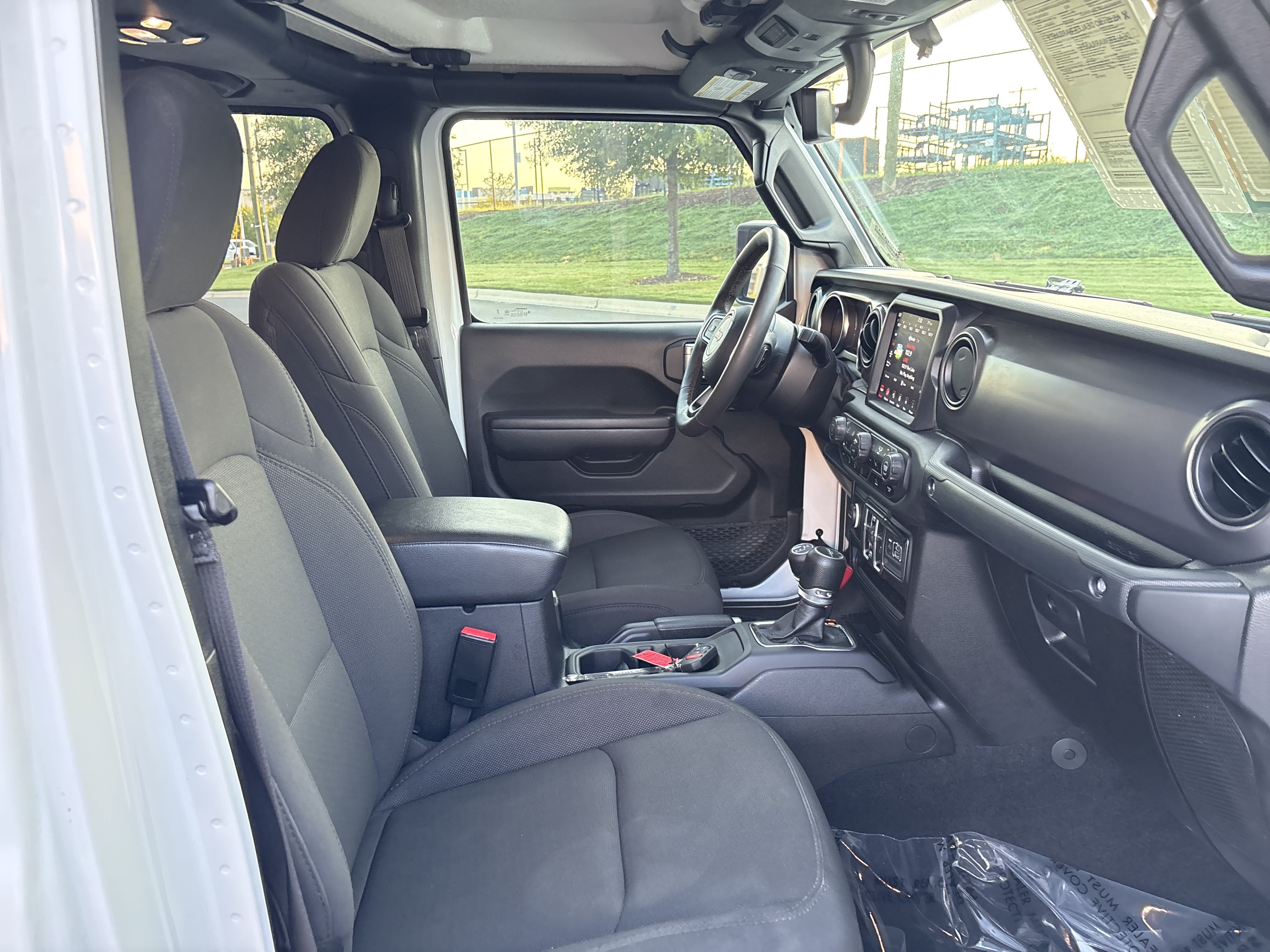 Used 2023 Jeep Gladiator Sport AWD/4WD image 24