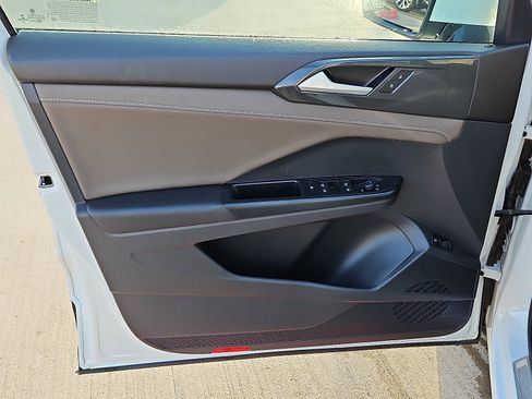 Certified 2023 Volkswagen Taos SEL image 13