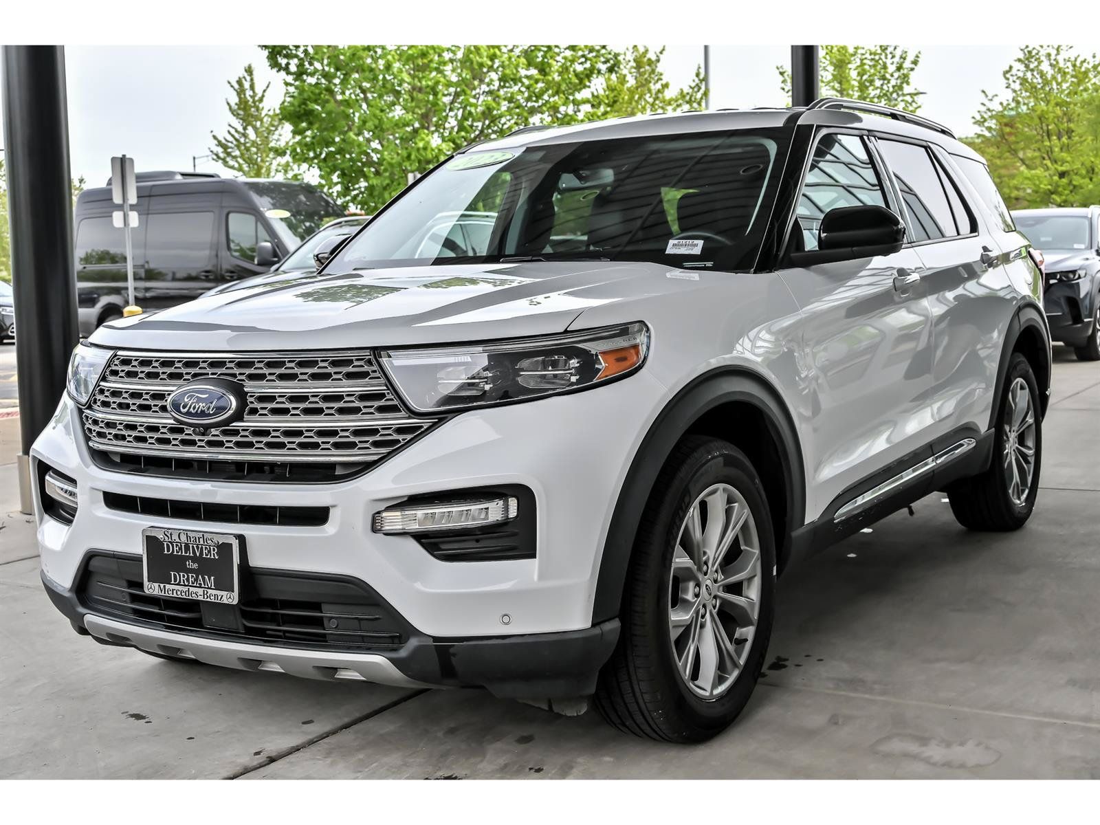 Used 2023 Ford Explorer Limited AWD/4WD image 5