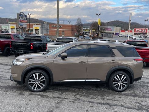 Used 2024 Nissan Pathfinder Platinum w/ Cargo Package image 4