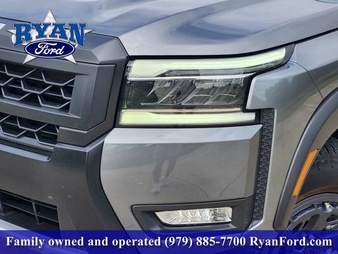 Used 2025 Nissan Frontier PRO-4X AWD/4WD image 6