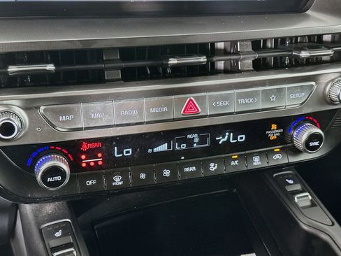 Used 2025 Kia Telluride S FWD image 24