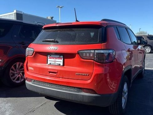 Used 2018 Jeep Compass Sport w/ Tech Group FWD image 2