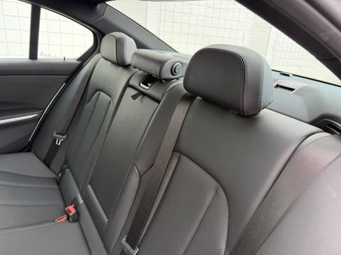 Used 2025 BMW 330i Sedan RWD image 17