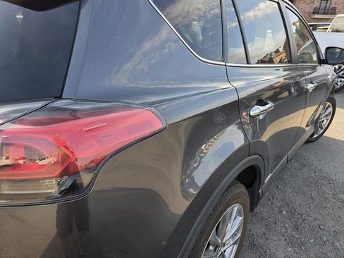 Used 2018 Toyota RAV4 Limited image 7