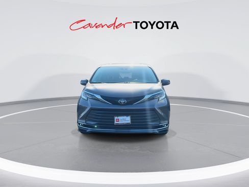 Certified 2021 Toyota Sienna Limited FWD image 3
