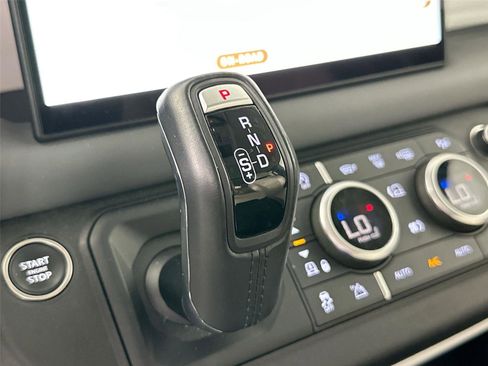 Used 2024 Land Rover Defender 110 SE AWD/4WD image 16