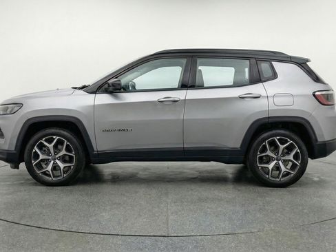 Used 2025 Jeep Compass Limited image 5