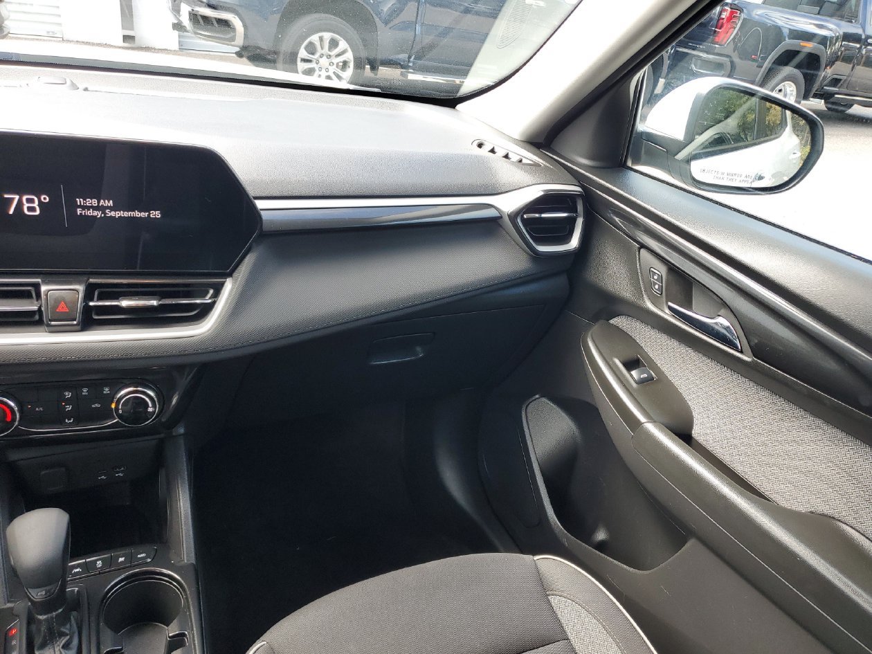 Used 2025 Chevrolet TrailBlazer LT AWD/4WD image 14