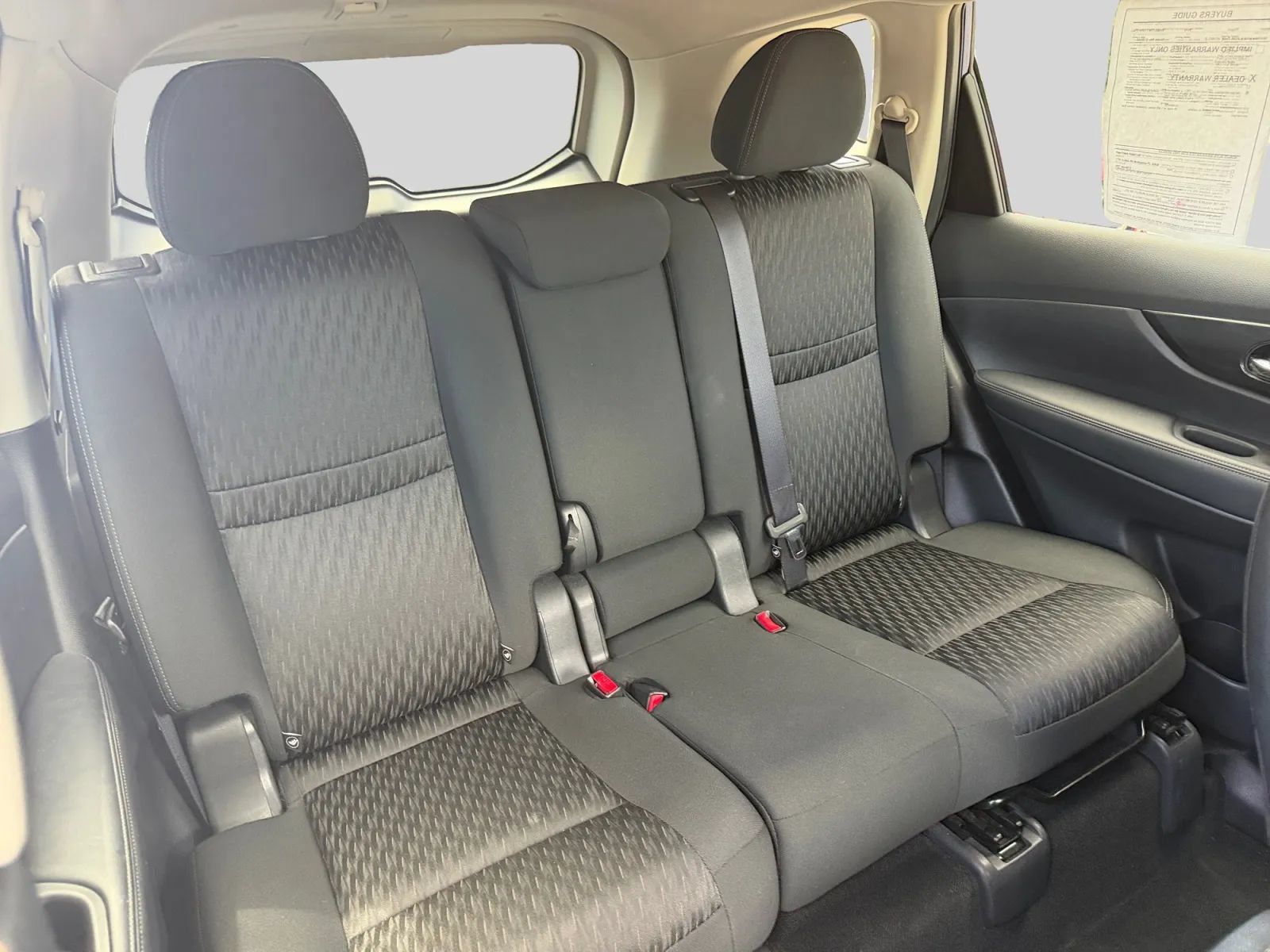 Used 2018 Nissan Rogue SV w/ Premium Package FWD image 18