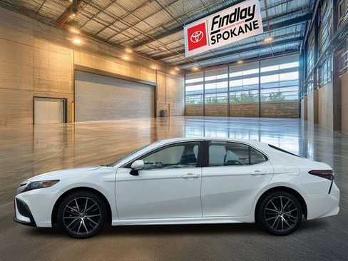 Certified 2024 Toyota Camry SE image 3