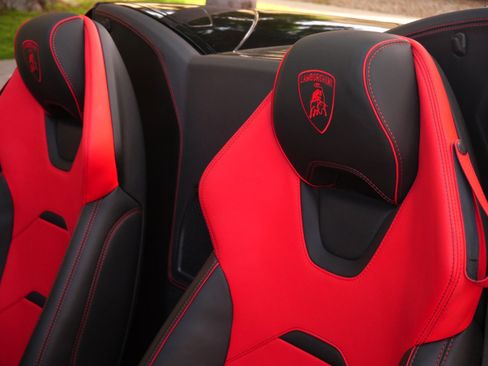 Used 2021 Lamborghini Huracan EVO image 14