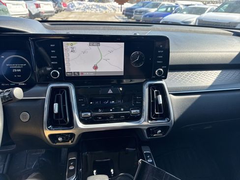 Certified 2023 Kia Sorento SX image 17