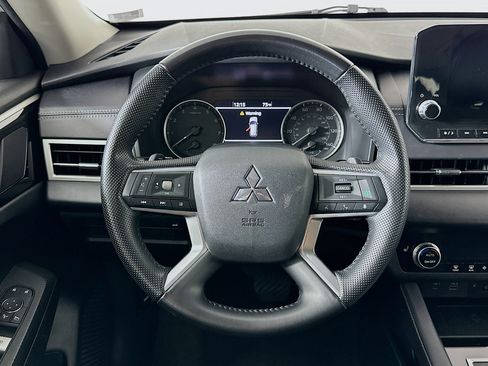 Used 2024 Mitsubishi Outlander SE AWD/4WD image 18