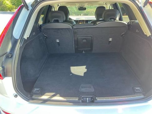 Used 2022 Volvo XC60 B5 Momentum AWD/4WD image 19