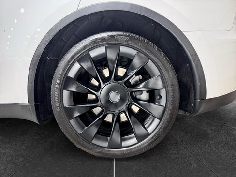 Used 2020 Tesla Model Y Long Range AWD/4WD image 31