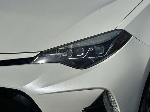 Used 2017 Toyota Corolla SE w/ SE Premium Package FWD image 11