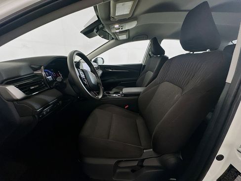 Used 2025 Toyota Camry LE image 13