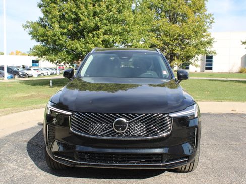 New 2026 Volvo XC90 B6 Plus w/ Protection Package Premier AWD/4WD image 8