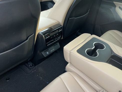 Used 2023 Acura MDX SH-AWD image 12