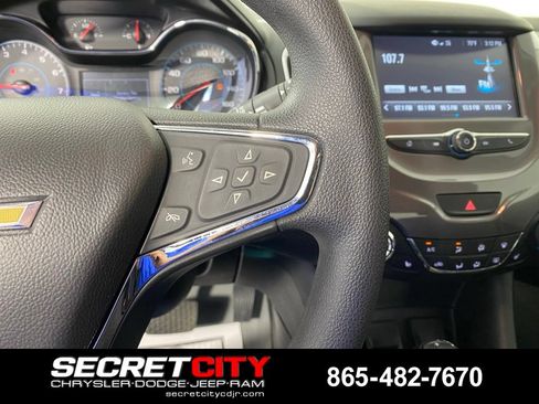 Used 2018 Chevrolet Cruze LT w/ Convenience Package FWD image 15