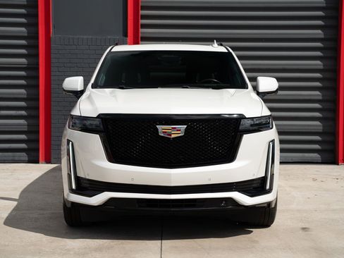 Used 2022 Cadillac Escalade ESV Sport Platinum image 2