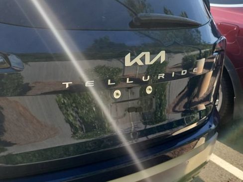Used 2025 Kia Telluride EX FWD image 8