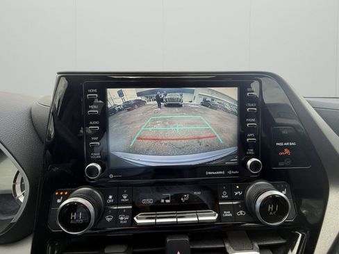 Used 2022 Toyota Highlander XLE image 25