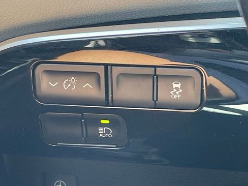 Used 2020 Toyota Prius Prime XLE image 9