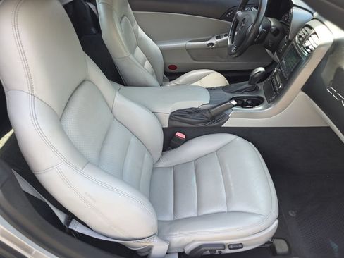 Used 2006 Chevrolet Corvette Convertible w/ Preferred Equipment Group RWD image 22