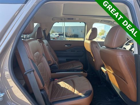 Used 2023 Nissan Pathfinder Platinum image 13