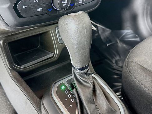 Used 2021 Jeep Renegade Latitude image 16