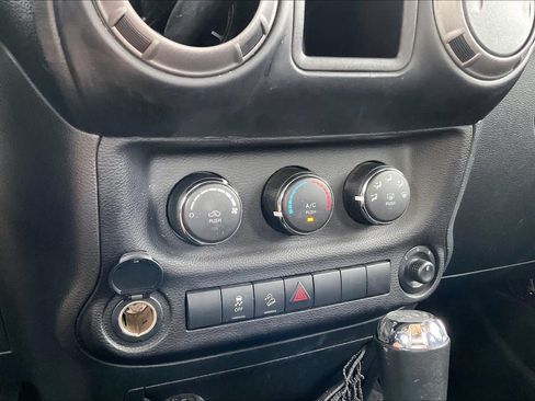 Used 2018 Jeep Wrangler Sport AWD/4WD image 31