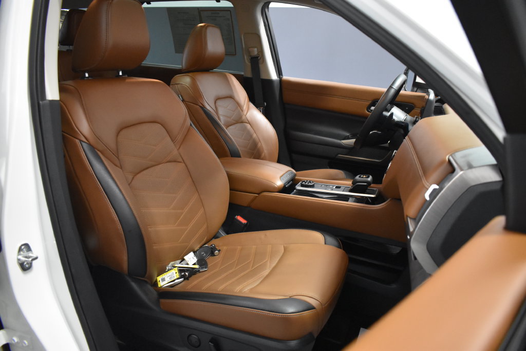 Certified 2024 Nissan Pathfinder Platinum AWD/4WD image 14