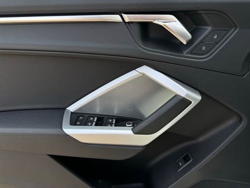 Certified 2025 Audi Q3 2.0T Premium image 11
