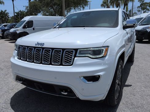 Used 2018 Jeep Grand Cherokee Overland RWD image 9
