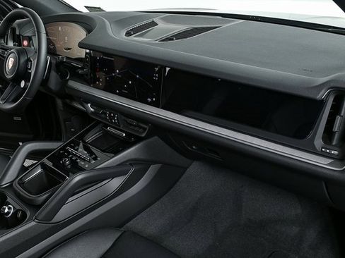 New 2025 Porsche Cayenne image 22