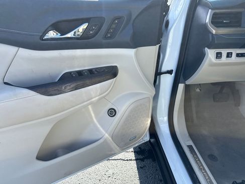 Used 2023 GMC Acadia Denali w/ Denali Ultimate Package image 12