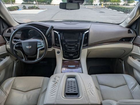 Used 2017 Cadillac Escalade Premium Luxury image 36