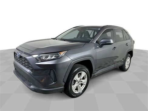 Used 2021 Toyota RAV4 LE image 4