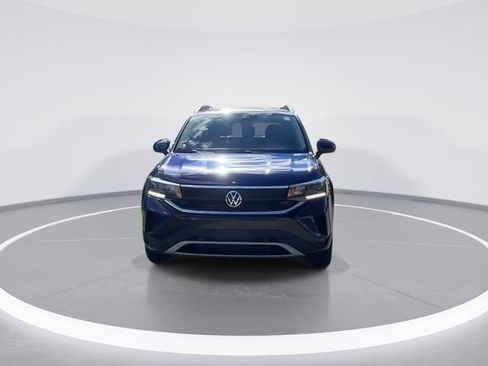 Certified 2023 Volkswagen Taos SE w/ Panoramic Sunroof Package image 3