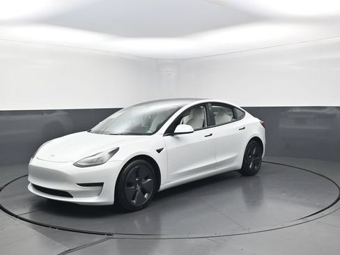Used 2023 Tesla Model 3 Standard Range RWD image 3