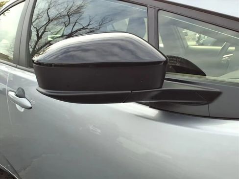 Used 2024 Toyota Prius LE image 9