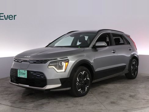 Used 2024 Kia Niro Wind w/ Wind Preserve Package FWD image 2