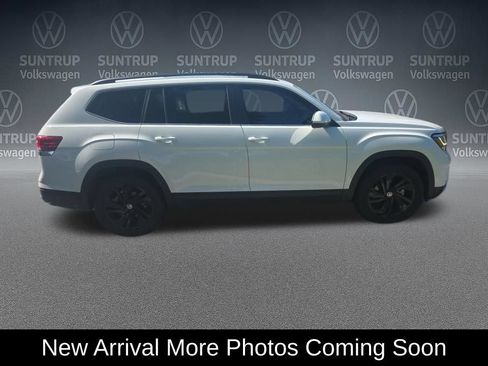 Used 2023 Volkswagen Atlas SE w/ Panoramic Sunroof Package FWD image 3
