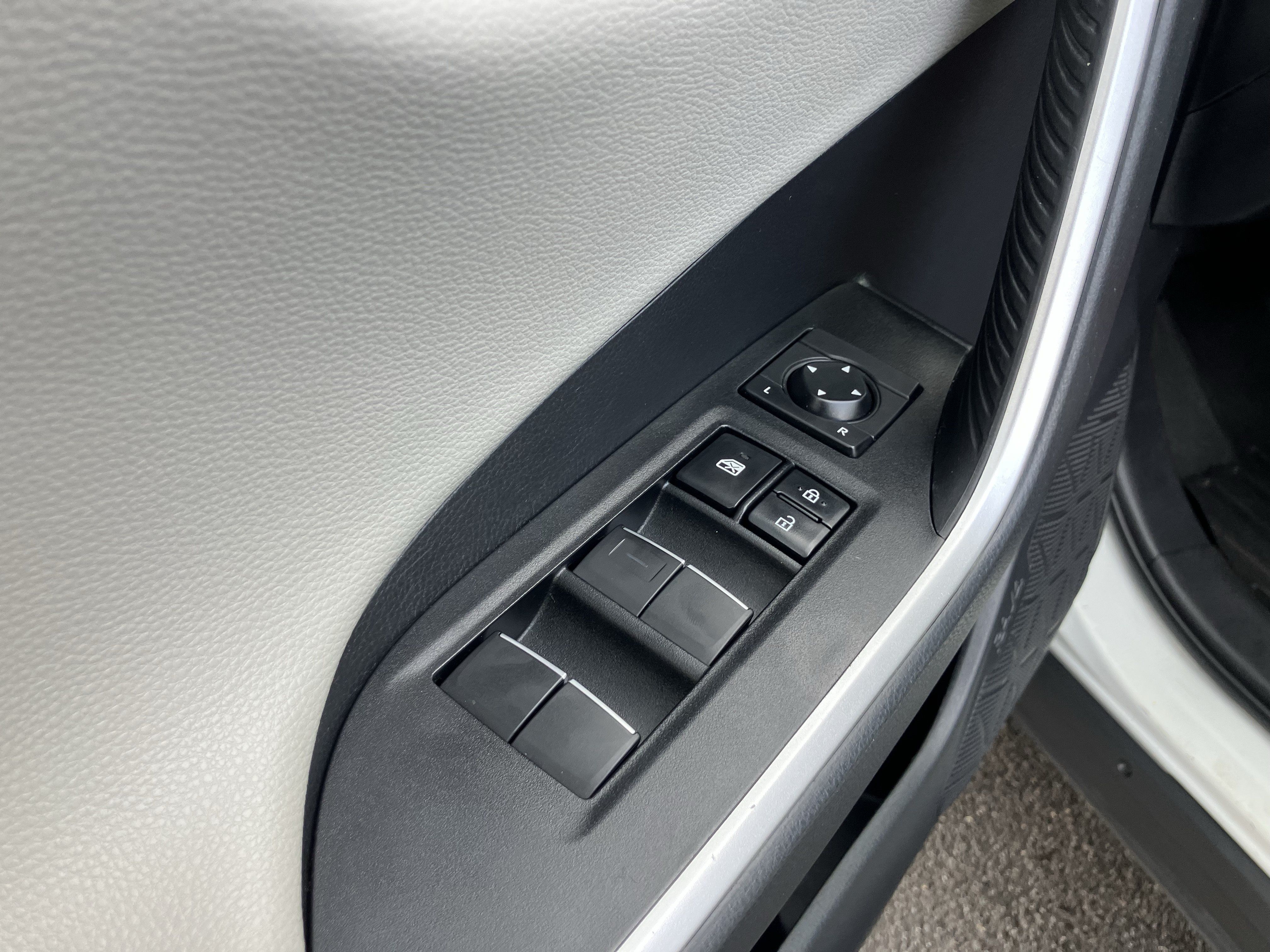 Used 2019 Toyota RAV4 Limited w/ Limited Grade Weather Package AWD/4WD image 15