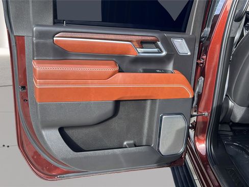 Used 2024 GMC Sierra 2500 Denali Ultimate image 30